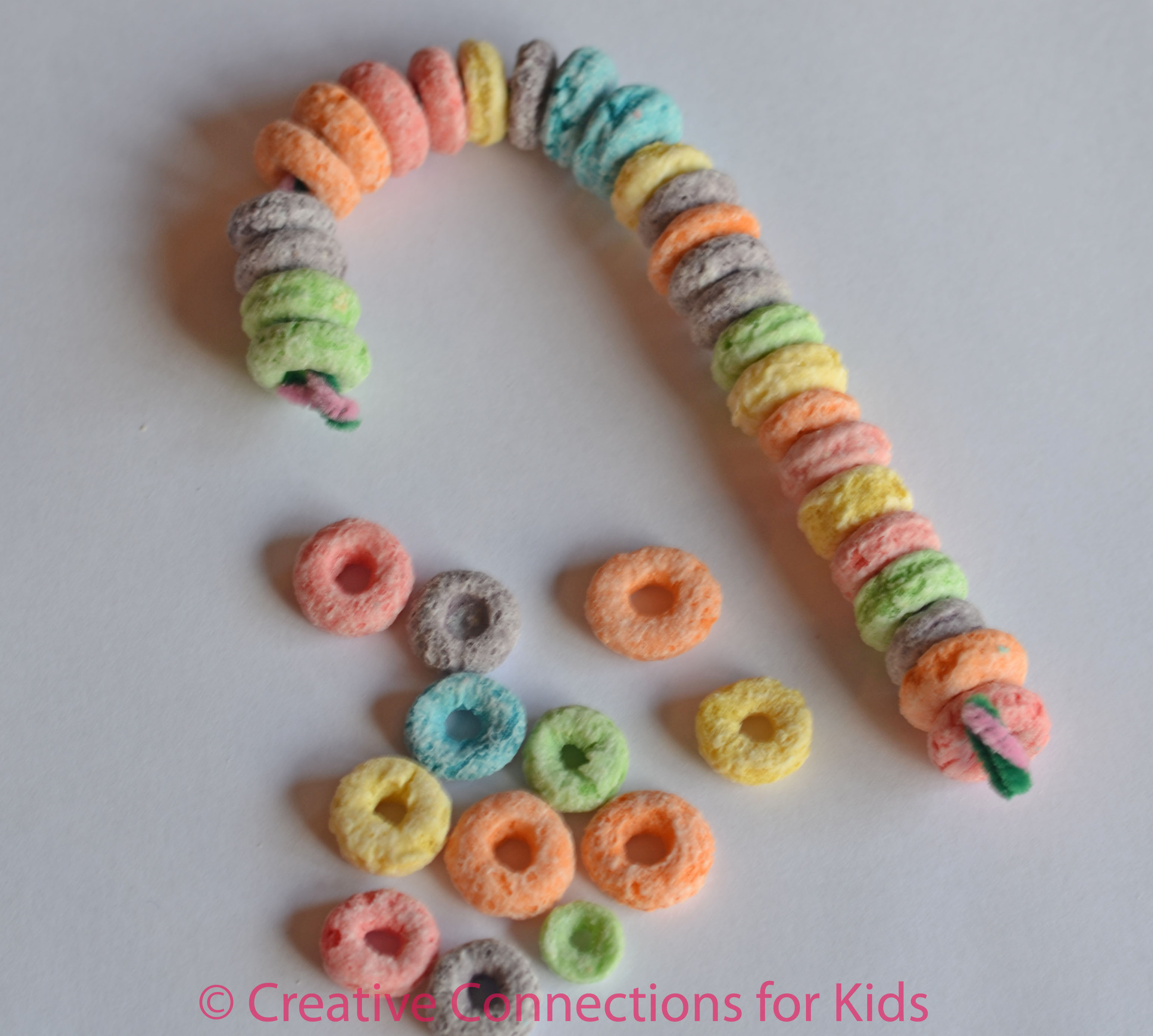 preschool-crafts-for-kids-christmas-fruit-loops-candy-cane-craft